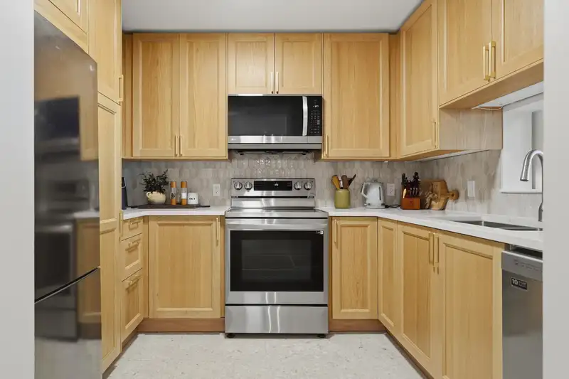 604 221 ELEVENTH STREET - photo 3 of 25