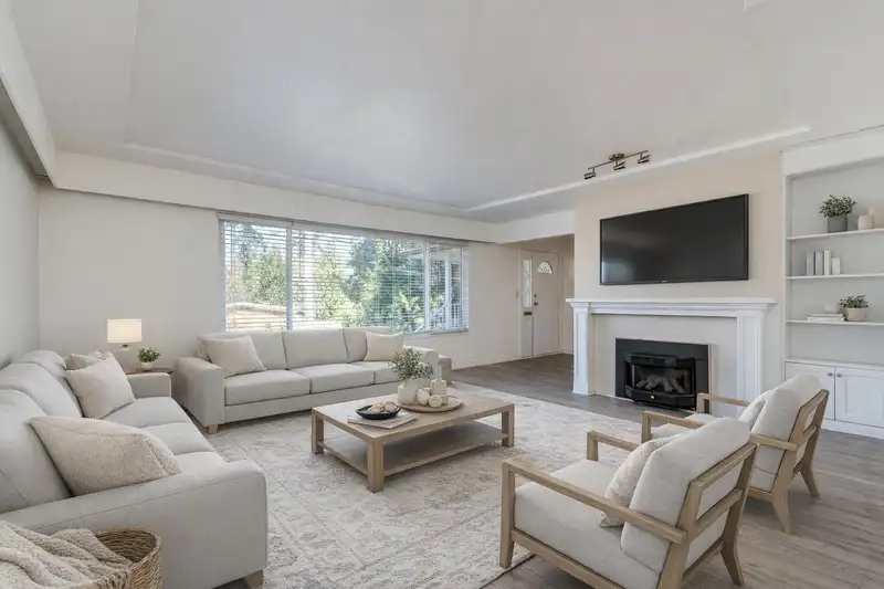 760 GROVER AVENUE - photo 4 of 24