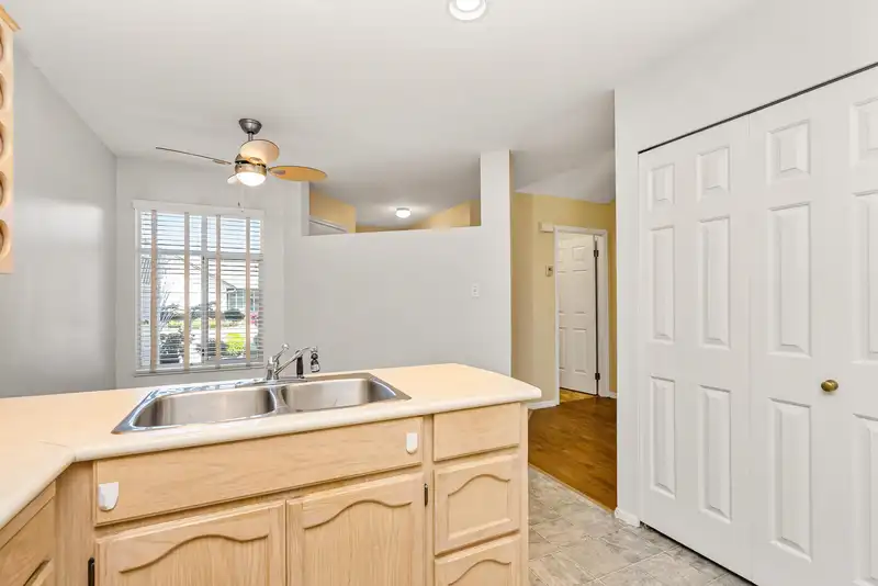 34 19649 53 AVENUE - photo 4 of 37