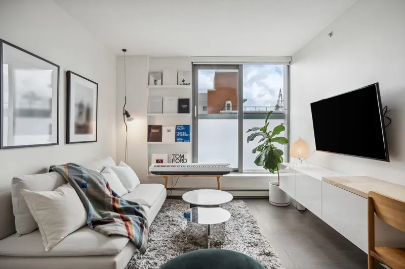 809 66 W CORDOVA STREET - photo 1 of 25