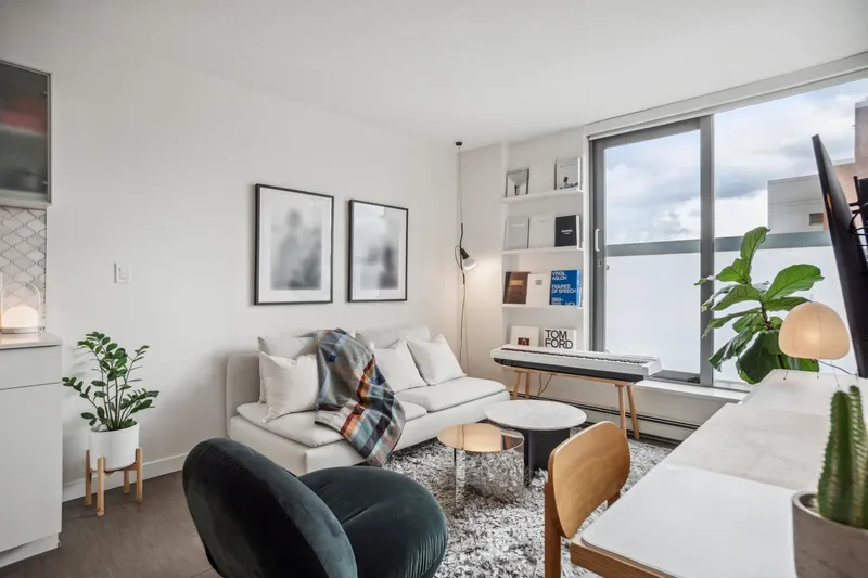 809 66 W CORDOVA STREET - photo 3 of 25