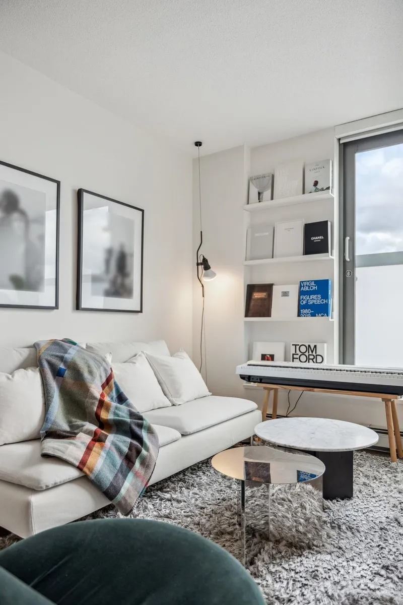 809 66 W CORDOVA STREET - photo 4 of 25