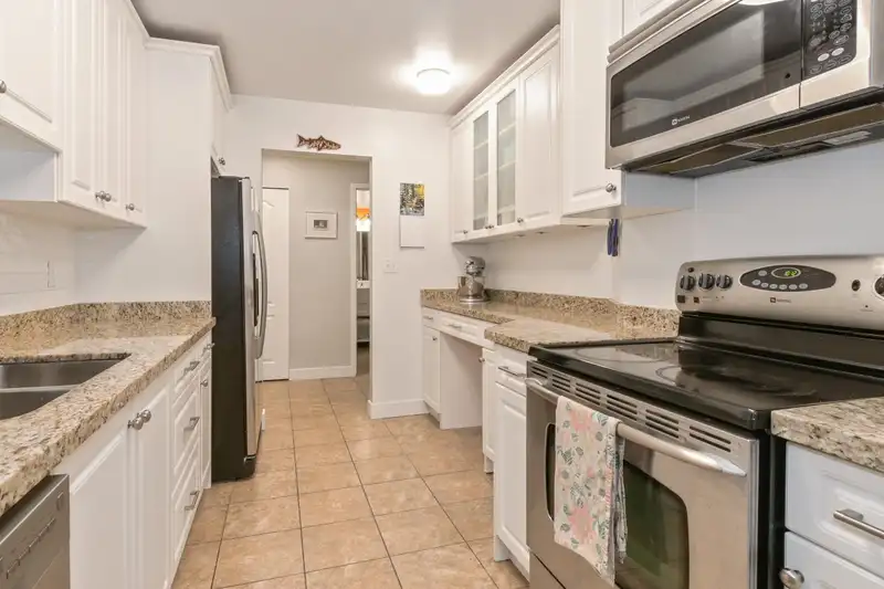115 1760 SOUTHMERE CRESCENT - photo 4 of 28