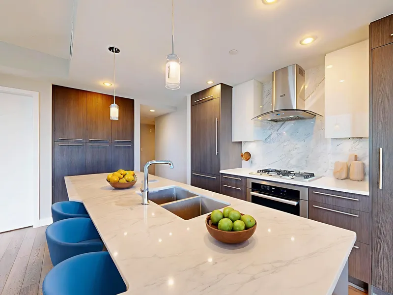 408 677 W 41ST AVENUE - photo 4 of 25