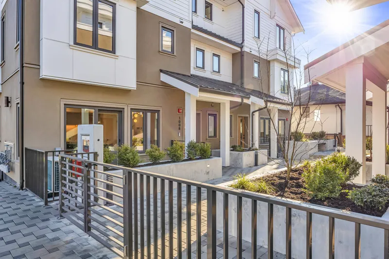 1008 W 52ND AVENUE - photo 2 of 21