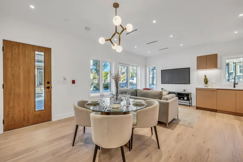 1008 W 52ND AVENUE - photo 4 of 21