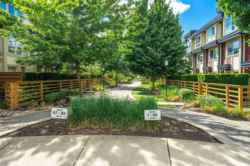 31 19477 72A AVENUE - photo 3 of 40