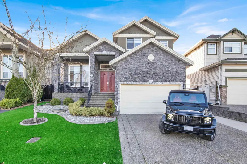 7105 150A STREET - photo 2 of 25