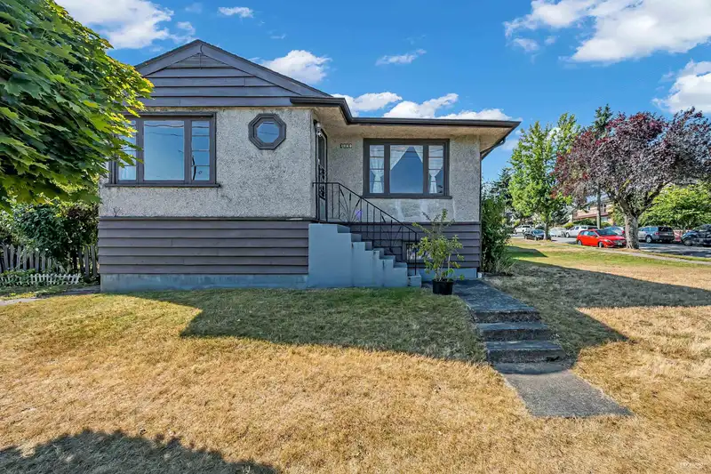 3060 PARKER STREET - photo 1 of 20