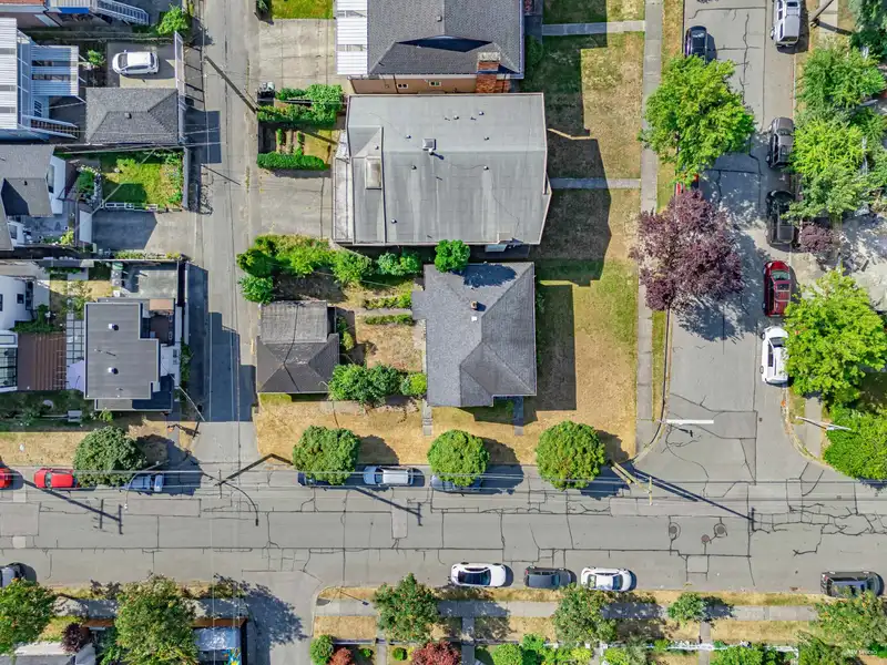 3060 PARKER STREET - photo 2 of 20
