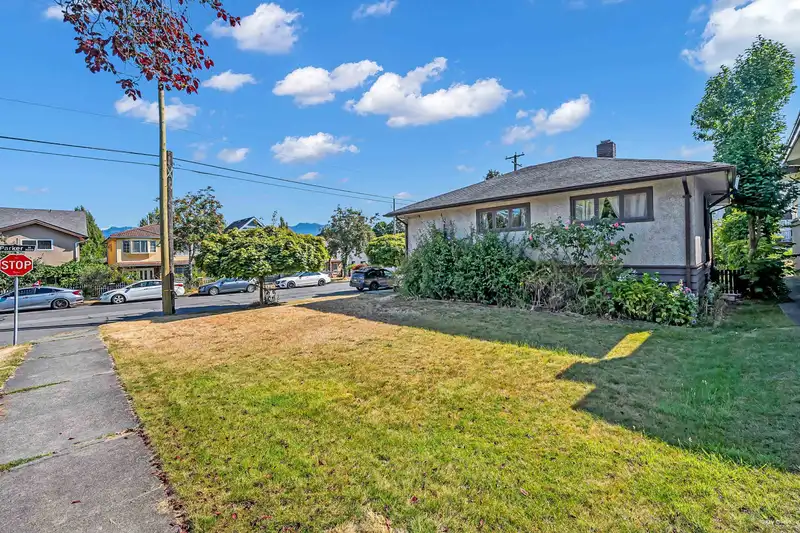 3060 PARKER STREET - photo 4 of 20
