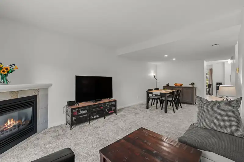 14 20890 57 AVENUE - photo 2 of 23