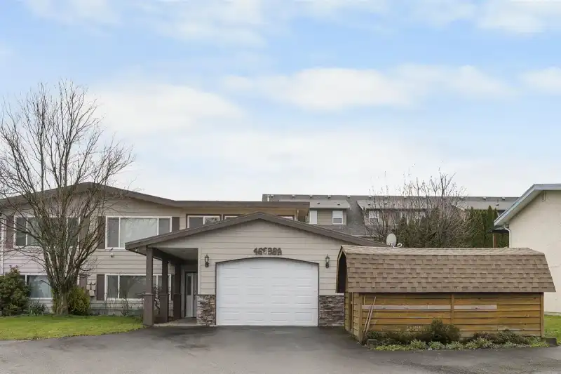 A 46538 ROLINDE CRESCENT - photo 1 of 31