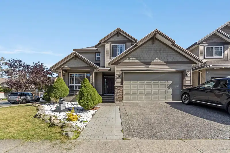 7336 202 STREET - photo 2 of 39