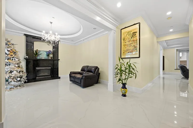 6830 VIVIAN STREET - photo 3 of 25