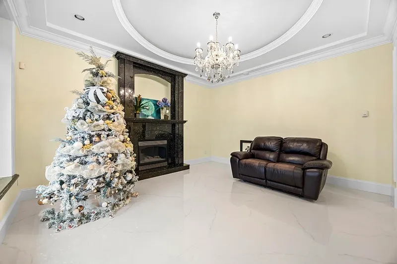 6830 VIVIAN STREET - photo 4 of 25