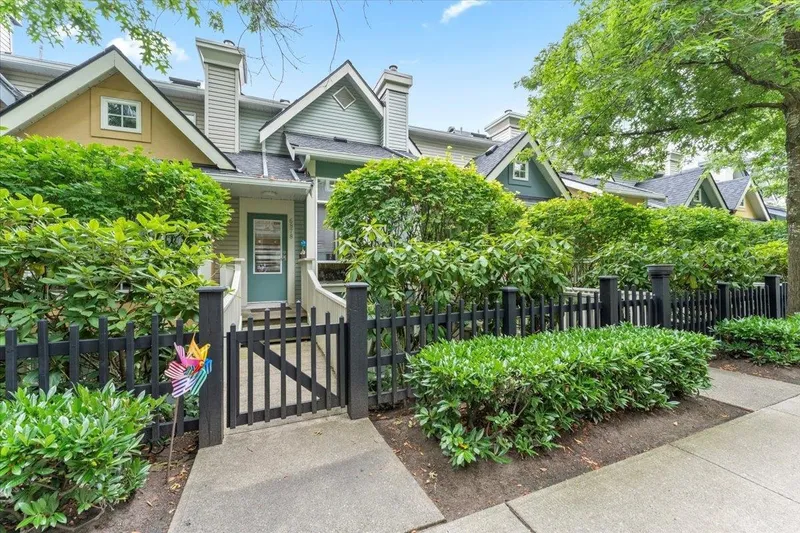 6878 VILLAGE GREEN - photo 1 of 25