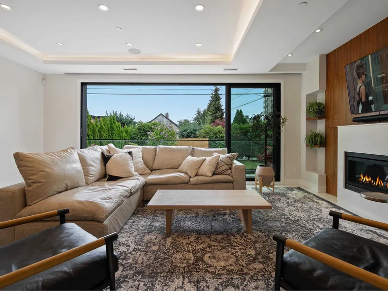 1295 DUCHESS AVENUE - photo 3 of 25