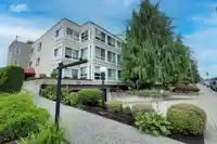 304 1467 MARTIN STREET - thumbnail 1
