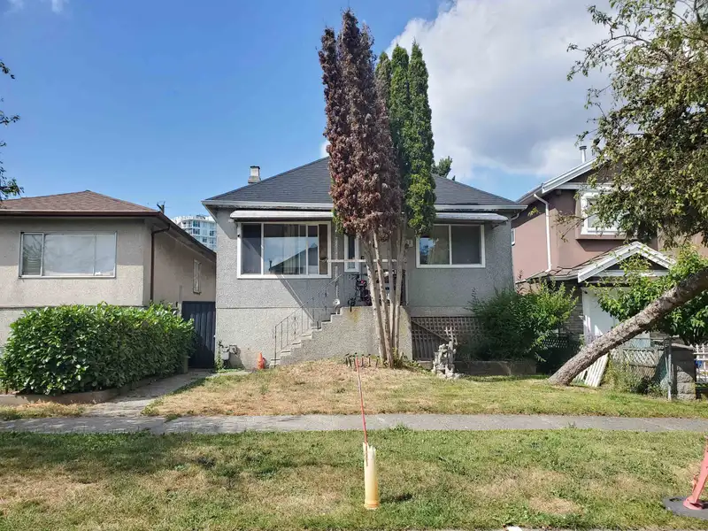 2211 MANNERING AVENUE - photo 1 of 1
