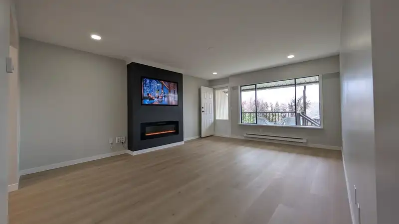 40 32959 GEORGE FERGUSON WAY - photo 2 of 5
