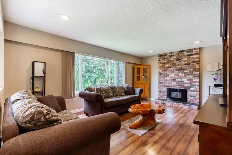 5760 ABBEY DRIVE - photo 3 of 29