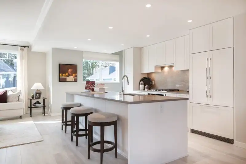 188 1330 WELLON STREET - photo 1 of 9