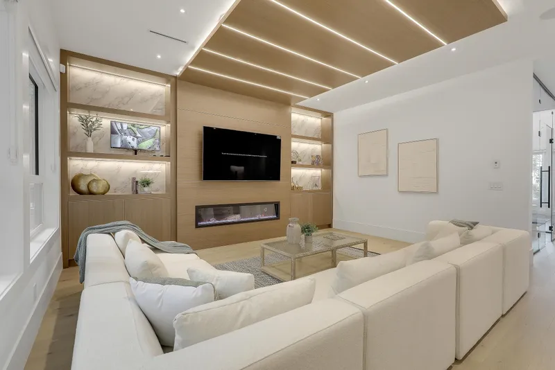 19704 31A AVENUE - photo 2 of 25