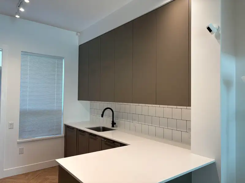 4 9739 UNIVERSITY CRESCENT - photo 4 of 12