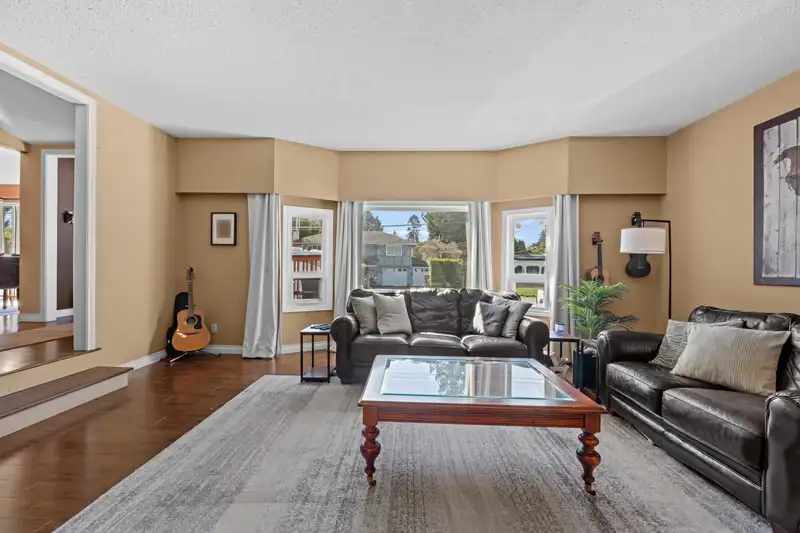5265 BELAIR CRESCENT - photo 3 of 34