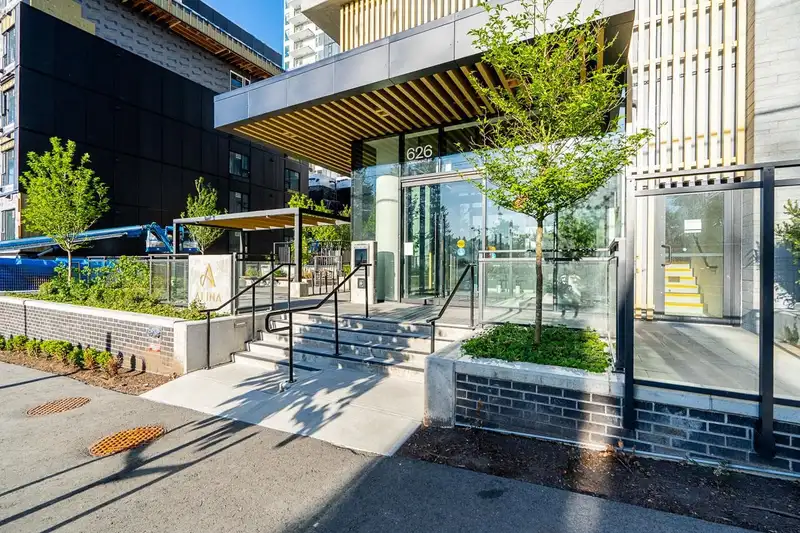 1603 626 CLAREMONT STREET - photo 3 of 40