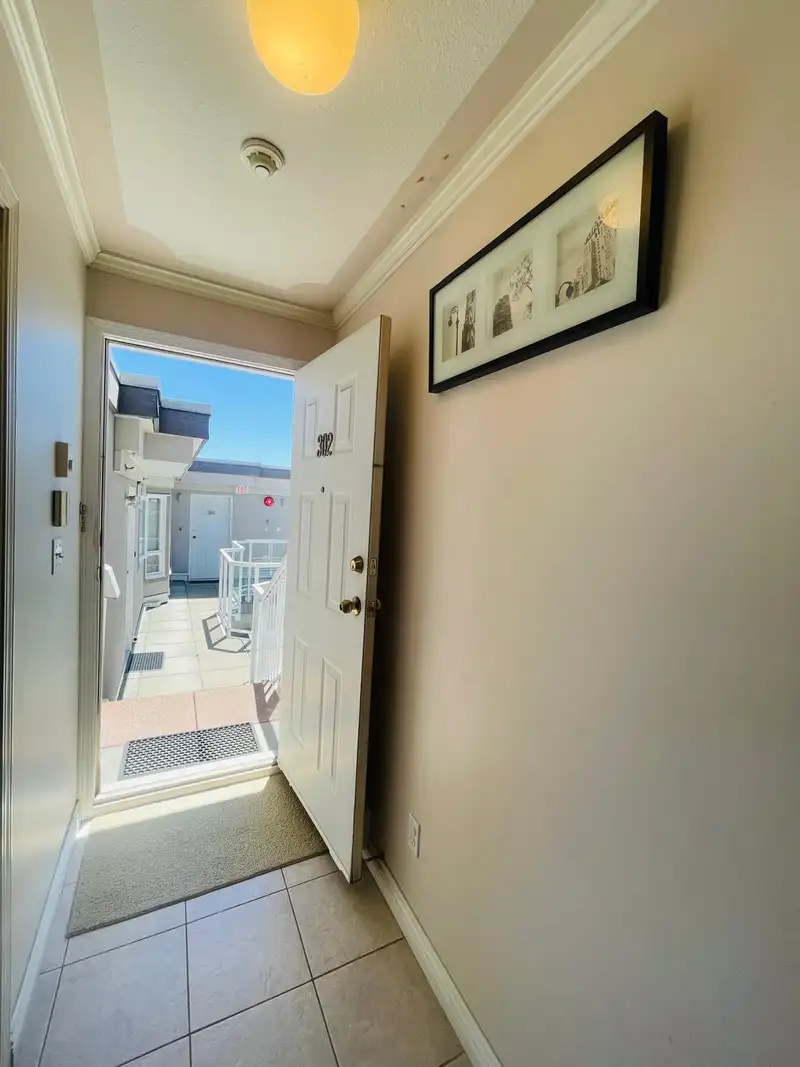 302 2288 NEWPORT AVENUE - photo 2 of 15