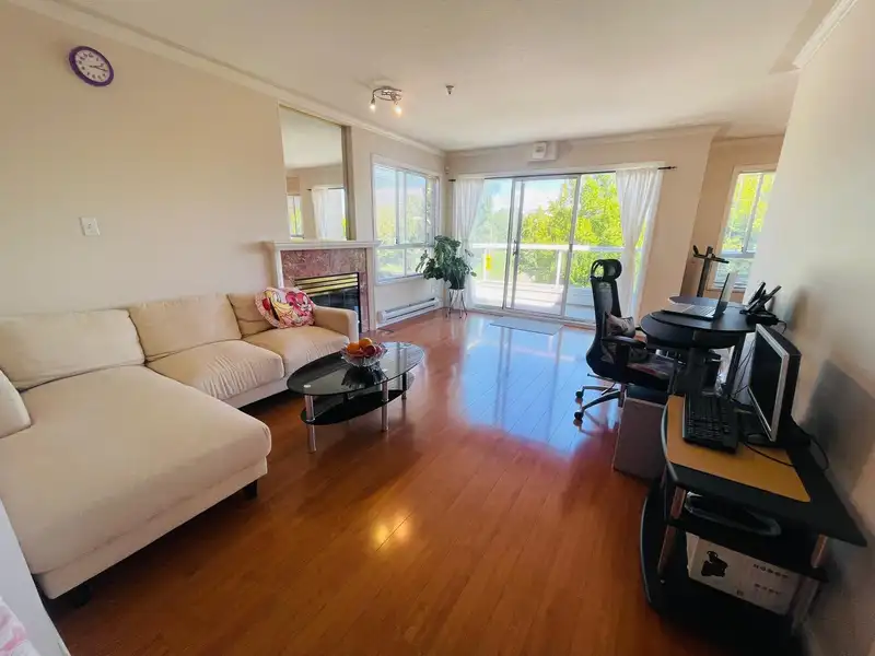 302 2288 NEWPORT AVENUE - photo 3 of 15
