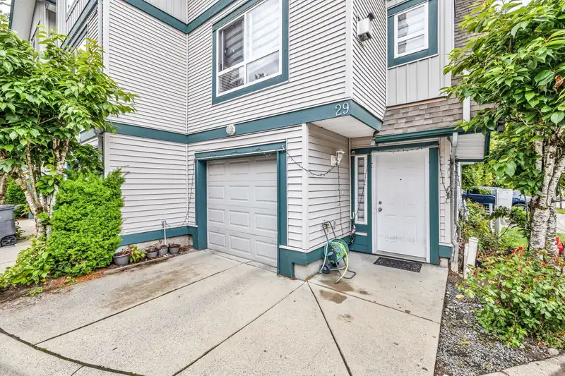 29 12730 66 AVENUE - photo 2 of 22