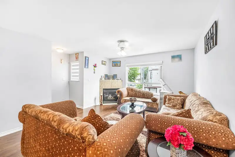 29 12730 66 AVENUE - photo 4 of 22