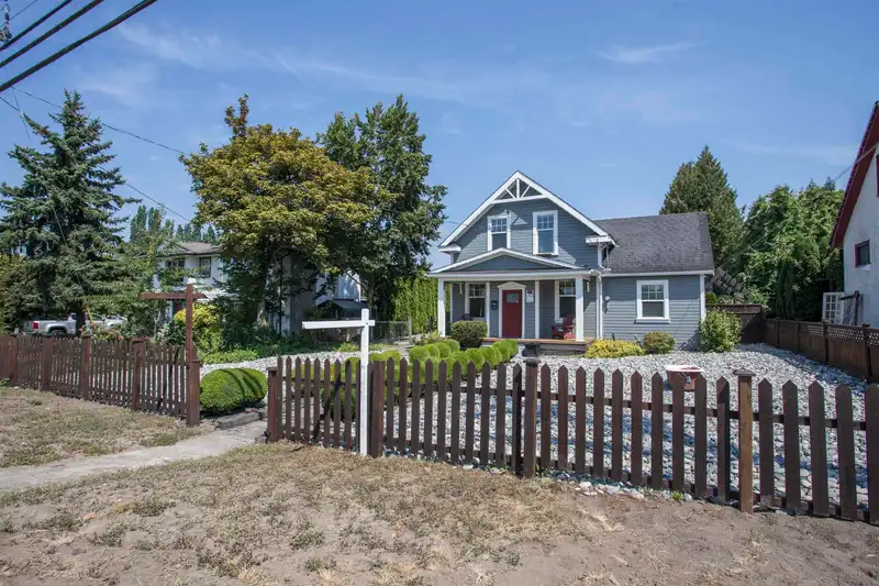 4822 216 STREET - photo 3 of 36