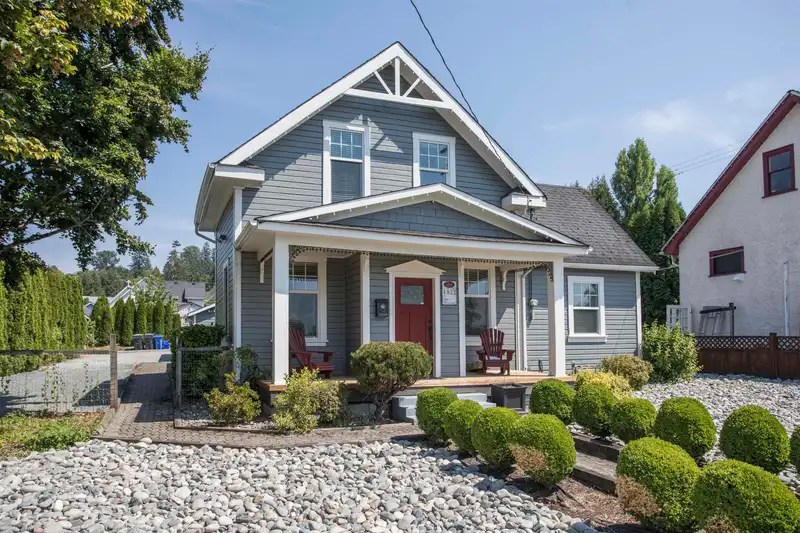 4822 216 STREET - photo 4 of 36