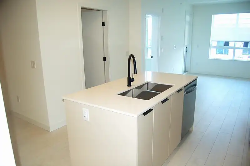 611 13439 94A AVENUE - photo 3 of 21