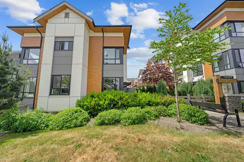 17 15151 EDMUND DRIVE - photo 3 of 40