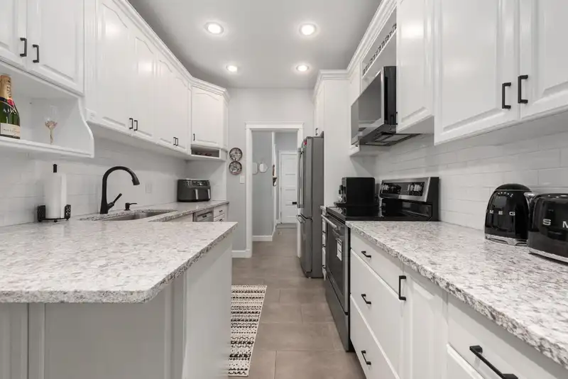 1991 CEDAR VILLAGE CRESCENT - photo 2 of 40