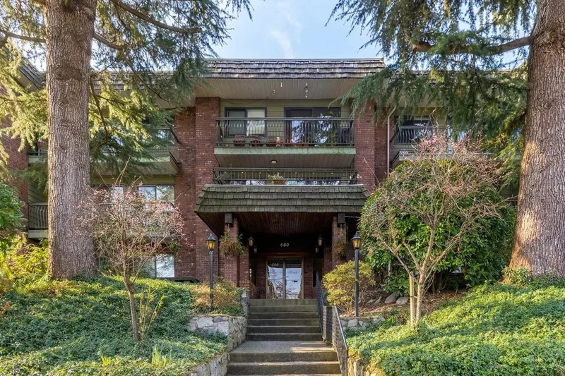 326 680 E 5TH AVENUE - photo 3 of 25