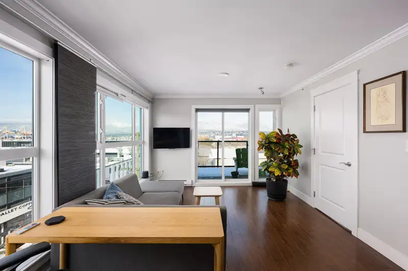 303 2009 E HASTINGS STREET - photo 4 of 32