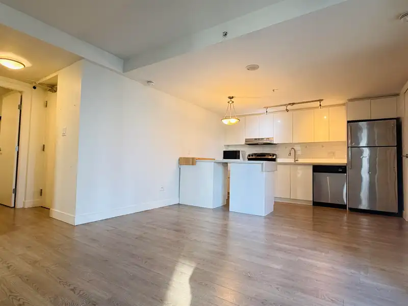 603 555 W 7TH AVENUE - photo 4 of 11