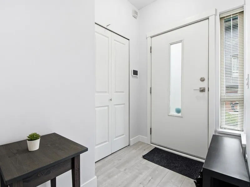 32 9229 UNIVERSITY CRESCENT - photo 2 of 22