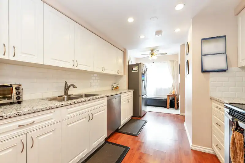 17 20653 THORNE AVENUE - photo 2 of 26