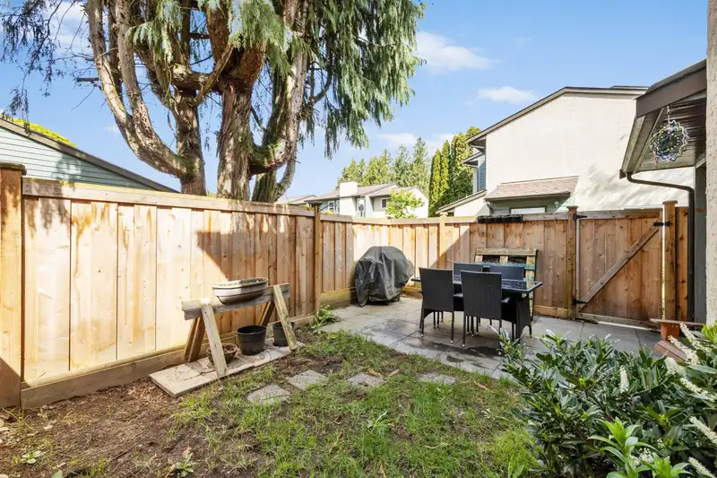 17 20653 THORNE AVENUE - photo 4 of 26