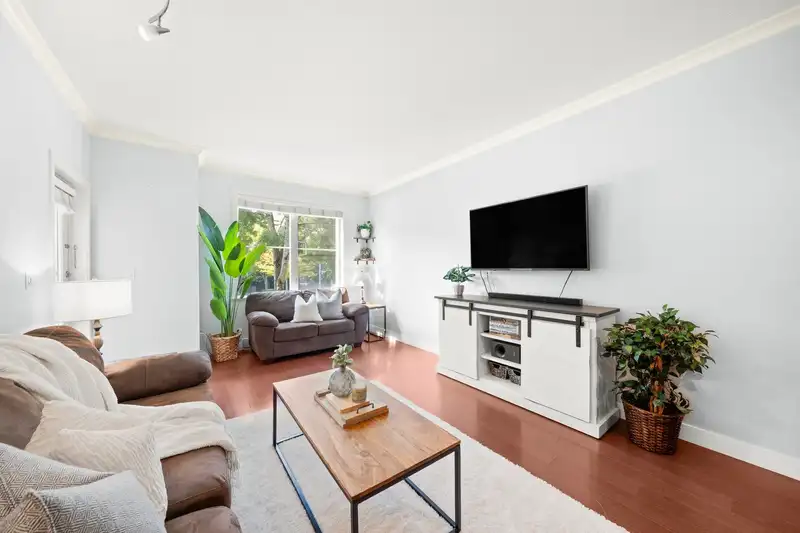 206 1375 VIEW CRESCENT - photo 1 of 29