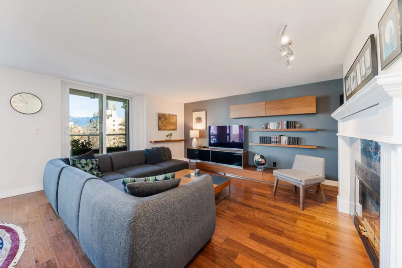 901 1566 W 13TH AVENUE - photo 4 of 25