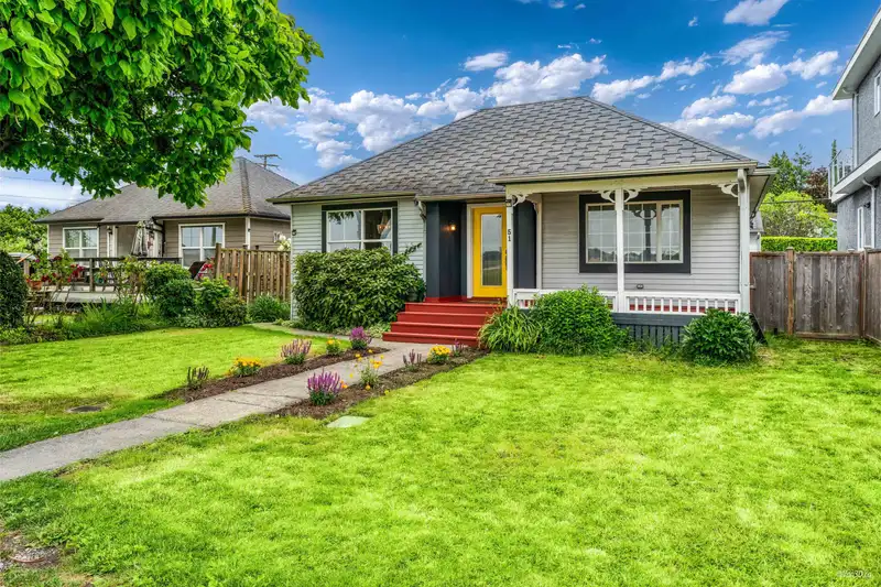 51 CATALINA CRESCENT - photo 3 of 40
