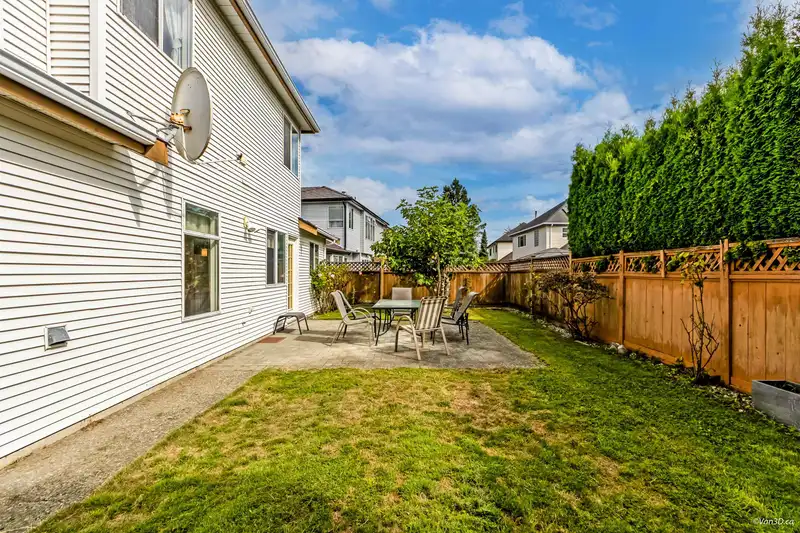 5019 LINDEN DRIVE - photo 4 of 32